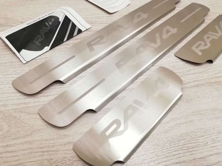 Накладки на пороги Toyota RAV 4 2018-нв (новые)