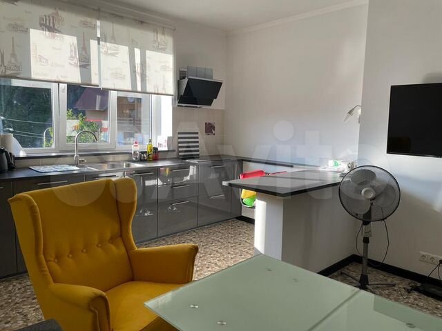 2-к. квартира, 54 м², 3/3 эт.