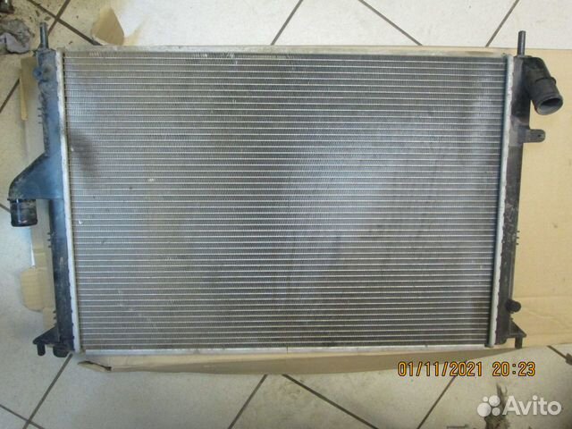 Радиатор охлаждения двигателя 8200735039