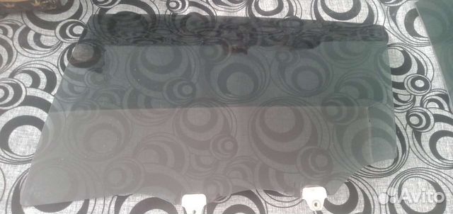 Стекло заднее левое