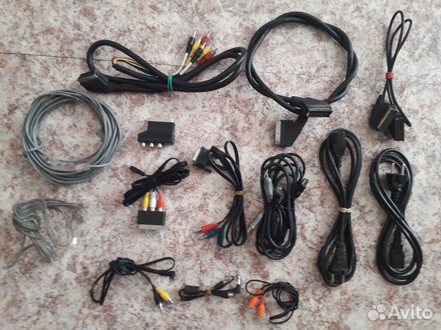 Провода видео/аудио разные