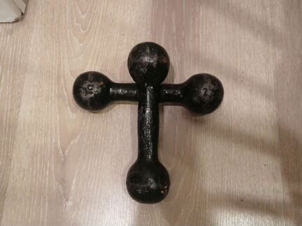 Гантели 2,5 кг каждая. Всего 2 штуки