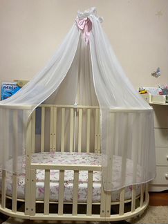 Набор детской мебели (кроватка, комод-столик)