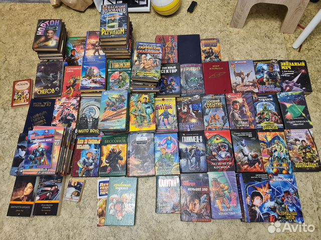 Книги фантастика много