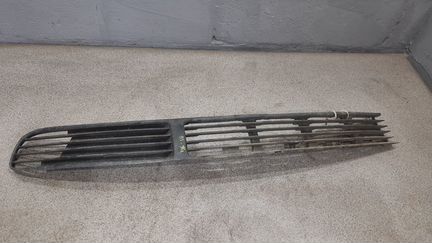 Левая декоративная решётка в бампер WV Passat B5