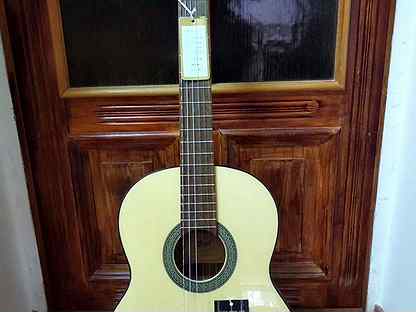 Продам гитару классическую Cort Индонезия