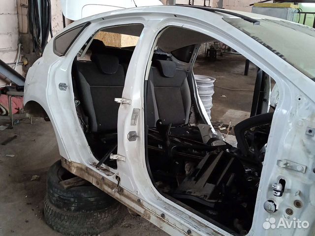 Средняя правая стойка Форд Фокус 3