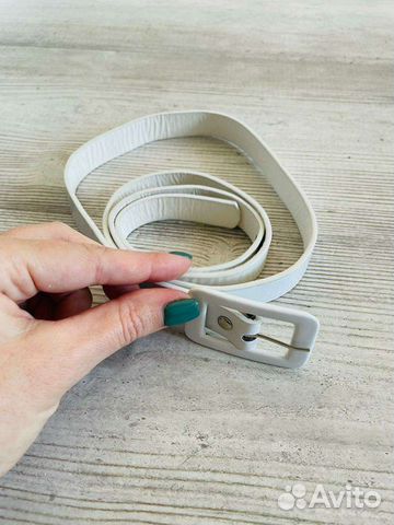 Тонкий белый ремешок