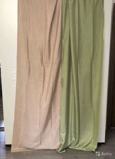 Новые две шторы на ленте, высота 270см