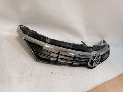 Решетка радиатора передняя верхняя Toyota Camry