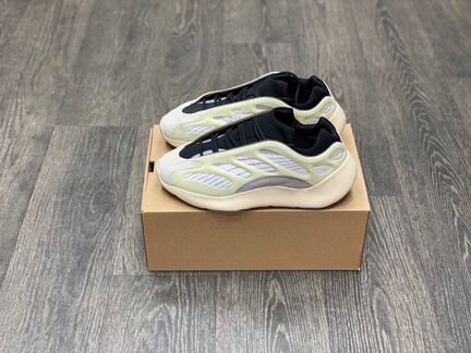Кроссовки Adidas easy boost 700 кремовые