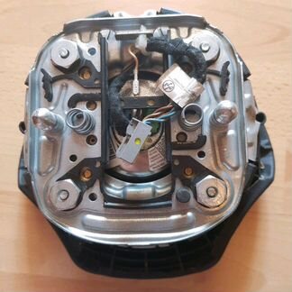 Подушка безопасности водителя на E90