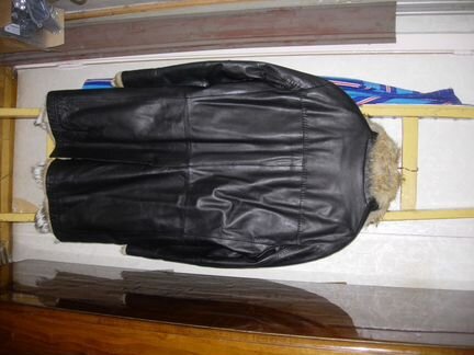 Кожанная куртка с мехом волка