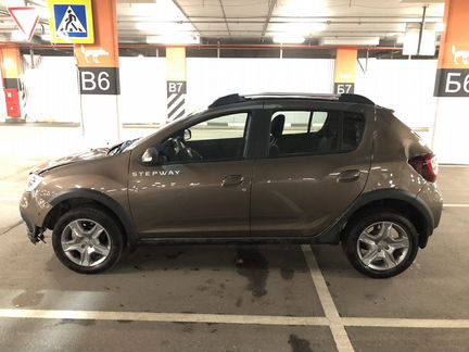 Renault Sandero Stepway 1.6 МТ, 2020, битый, 1 600 км