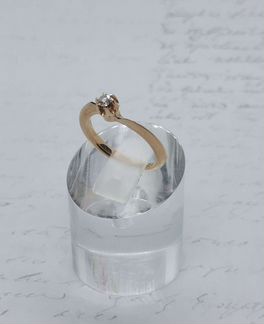Золотое кольцо с бриллиантом 0,08 ct