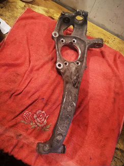 Audi a4b8 кулак передний правый 8K0407258L