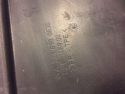 Подкрылок передний мерседес