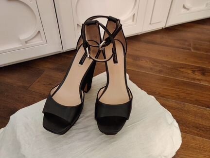 Босоножки на танкетке Zara Woman (38р)