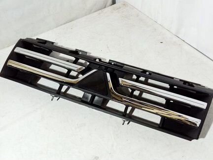 Решетка радиатора Mitsubishi Pajero 4