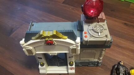 Наборы солдатиков, оружие, полицейский участок и п