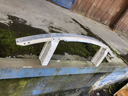 Усилитель бампера в сборе Мерседес Е207 E 207