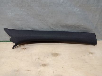 Обшивка стойки на Mercedes Benz W204