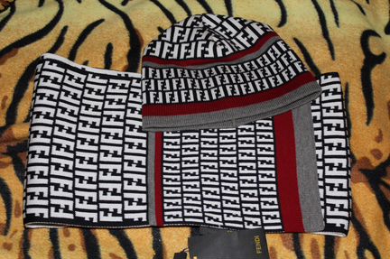 Продается новый комплект на мальчика