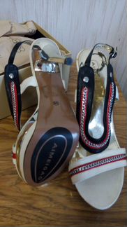 Босоножки новые