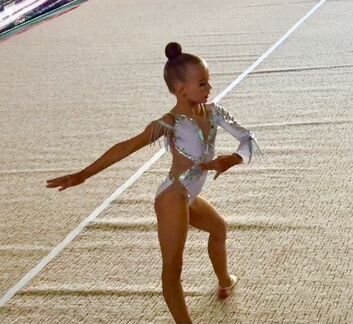 Красивый купальник для художественной гимнастики