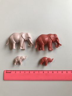 Семья слонов