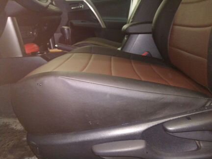 Модельные чехлы Тойота Рав4 из экокожи