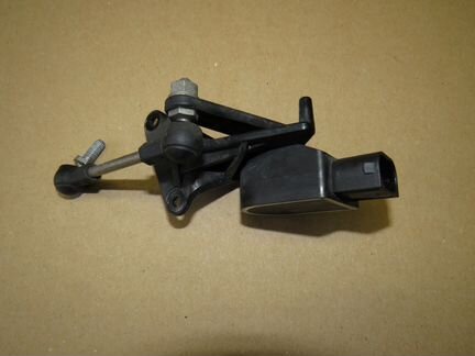 Датчик дорожного просвета BMW F02 37146860843