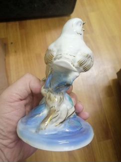 Фарфоровая статуэтка 