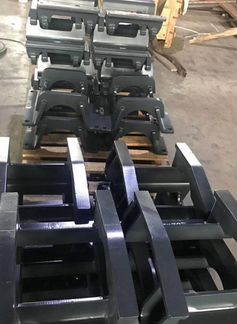 Защита катка опорного для PC200-6 (20Y-30-11312)