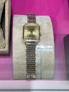 Часы золотые