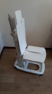 Электрический подъемник для ванны Capri с пультом