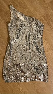 Вечернее платье с пайетками