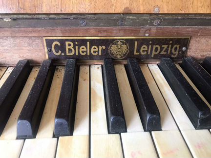 Старинное немецкое пианино