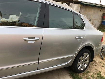 Дверь задняя левая Skoda Superb