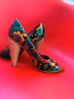 Туфли с открытым мысом