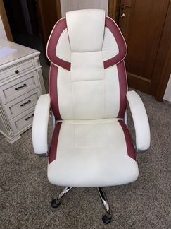 Кожанное кресло