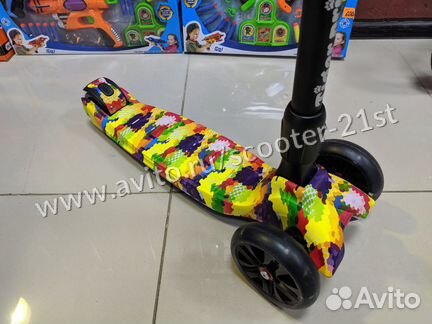 Самокат трёхколёсный