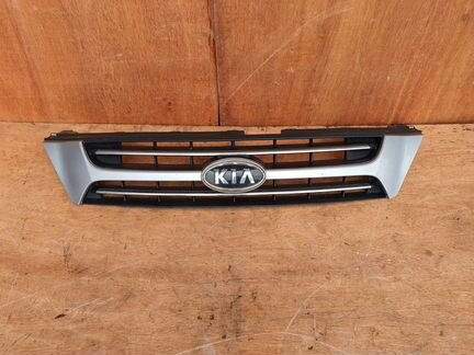 Решётка радиатора Kia Carnival-3, 2007г