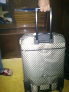 Чемодан дорожный