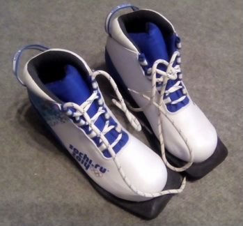 Лыжные ботинки 