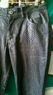Guess. Exclusive. Original. Print brilliant reptil