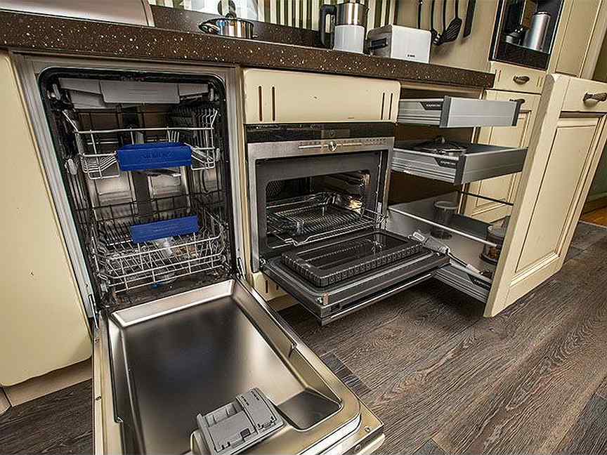 встроенная пмм на 600 в пенале. посудомоечная машина над духовым шкафом. встраиваемый духовой шкаф над посудомойкой. посудомойка под духовкой икеа. посудомойка под духовкой.