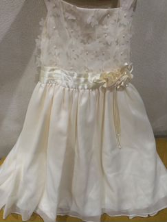 Платье нарядное, нежно-бежевое, р. 128