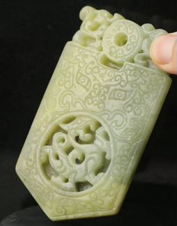 Аксессуар, кулон - Дракон из камня жадеит (нефрит)