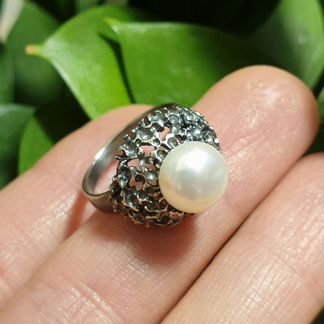 Серебряное кольцо с жемчугом